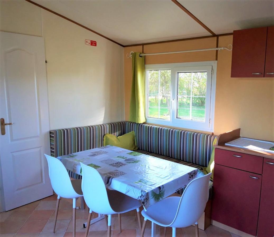 Camping Des 2 Rives- Mobilhomes Etang-sur-Arroux Εξωτερικό φωτογραφία